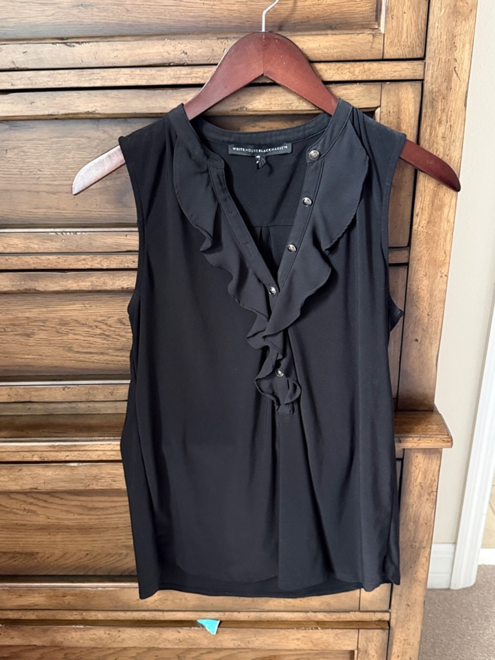 White house black market women’s sleeveless blouse